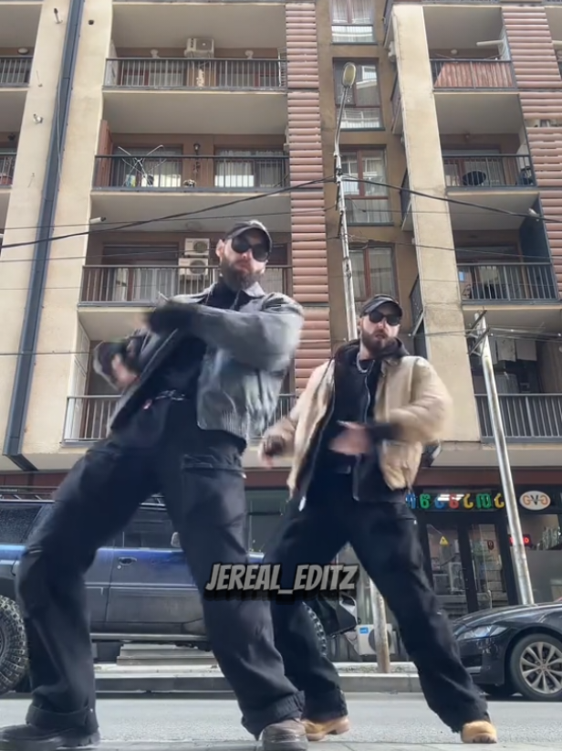 with this as my ringtone, I might not pick your call on time 😆🤤@scherrerhannah  #jereal_editz #teachmehowtodougie #dougiechallenge #dougie #scherrerhannah 