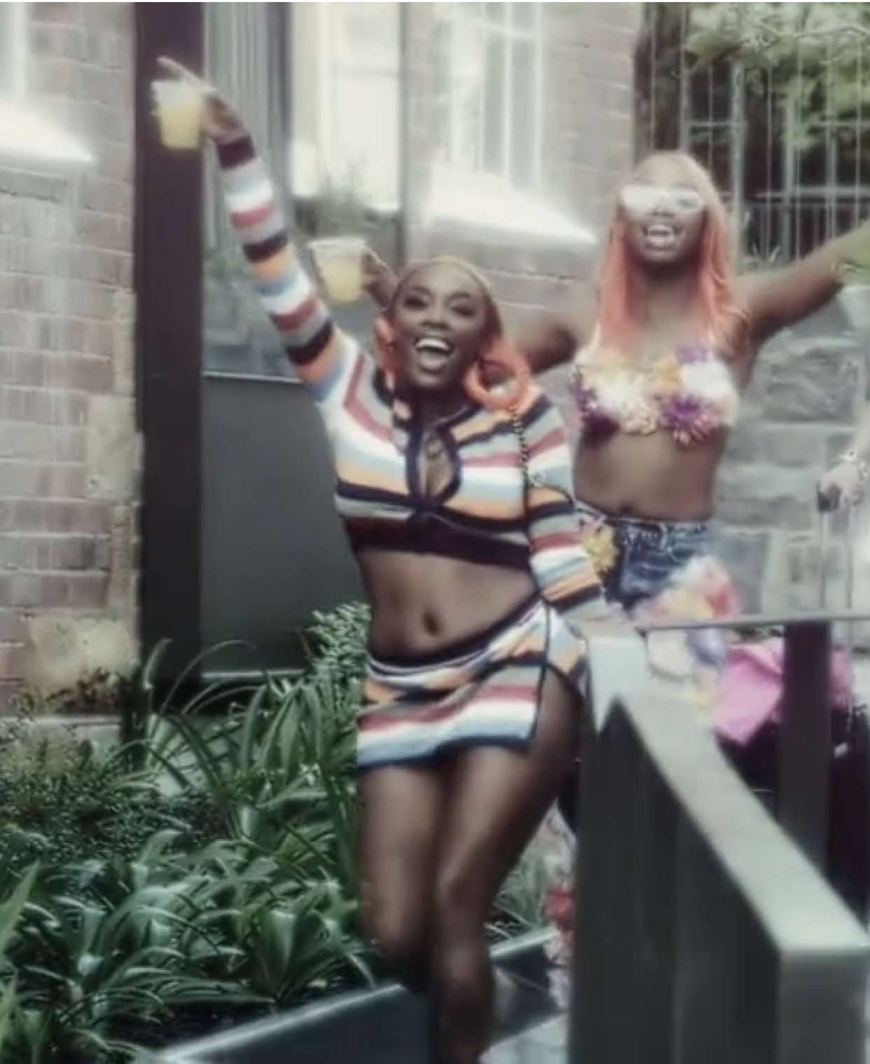 dolly > summer / dolly never gave weird until she started being friends with her.. I HOPE WE GET OLD DOLLY BACK FR [cc; me 