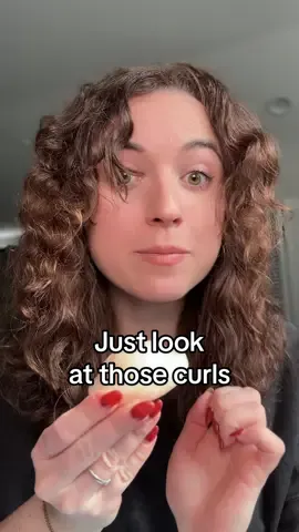 Can we just take a moment to look at my curls?!  @MARSMADE  #marsmadeshampoobar #marsmade #hairroutine #haircare #curlyhairroutine 