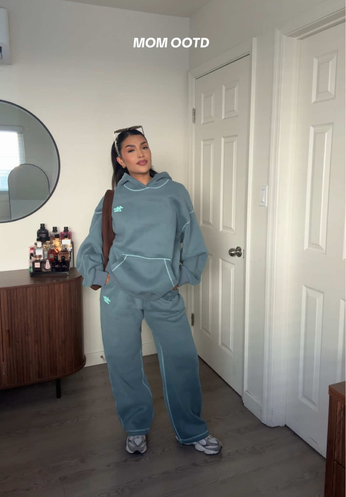 Ready for fall!!! @aelfriceden_official 🩵 The color on this set is soooo beautiful  #2pieceset #hoodieseason #sweatpantsoutfit #momootd #cozyootd 