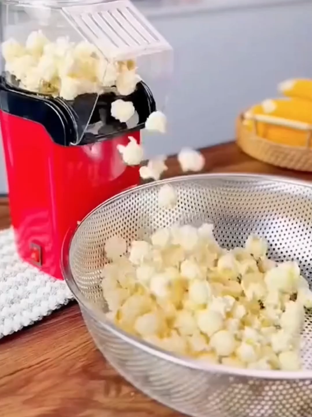 Pipoqueira Elétrica Minijoy 🍿 Faz Pipoca Sem Óleo — Rápida e Saudável! 🍿 Pipoca pronta em minutos — e sem uma gota de óleo! A Pipoqueira Elétrica Minijoy usa ar quente pra estourar os grãos de forma rápida, leve e saudável. Perfeita pra aquele filminho, série ou lanche da tarde. Compacta e fácil de usar Sem fumaça, sem sujeira, sem gordura! 💬 Comenta “EU QUERO” que eu te envio o link! #PipoqueiraElétrica #PipocaSaudável #CozinhaPrática #SemÓleo #Promoção