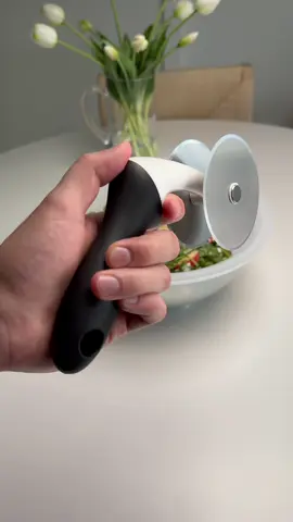 Who else hates when salads are too chunky? 😩