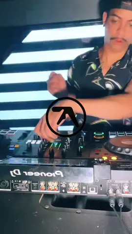 zoio eu desafio voce tocar aphex twin #aphextwin #paravoce #foryou #fyp 