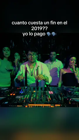 como me gustaba escuchar lean en las pedas caseras con dos bocinas bien tronadas, pisto barato y ahuevo alguien se peleaba