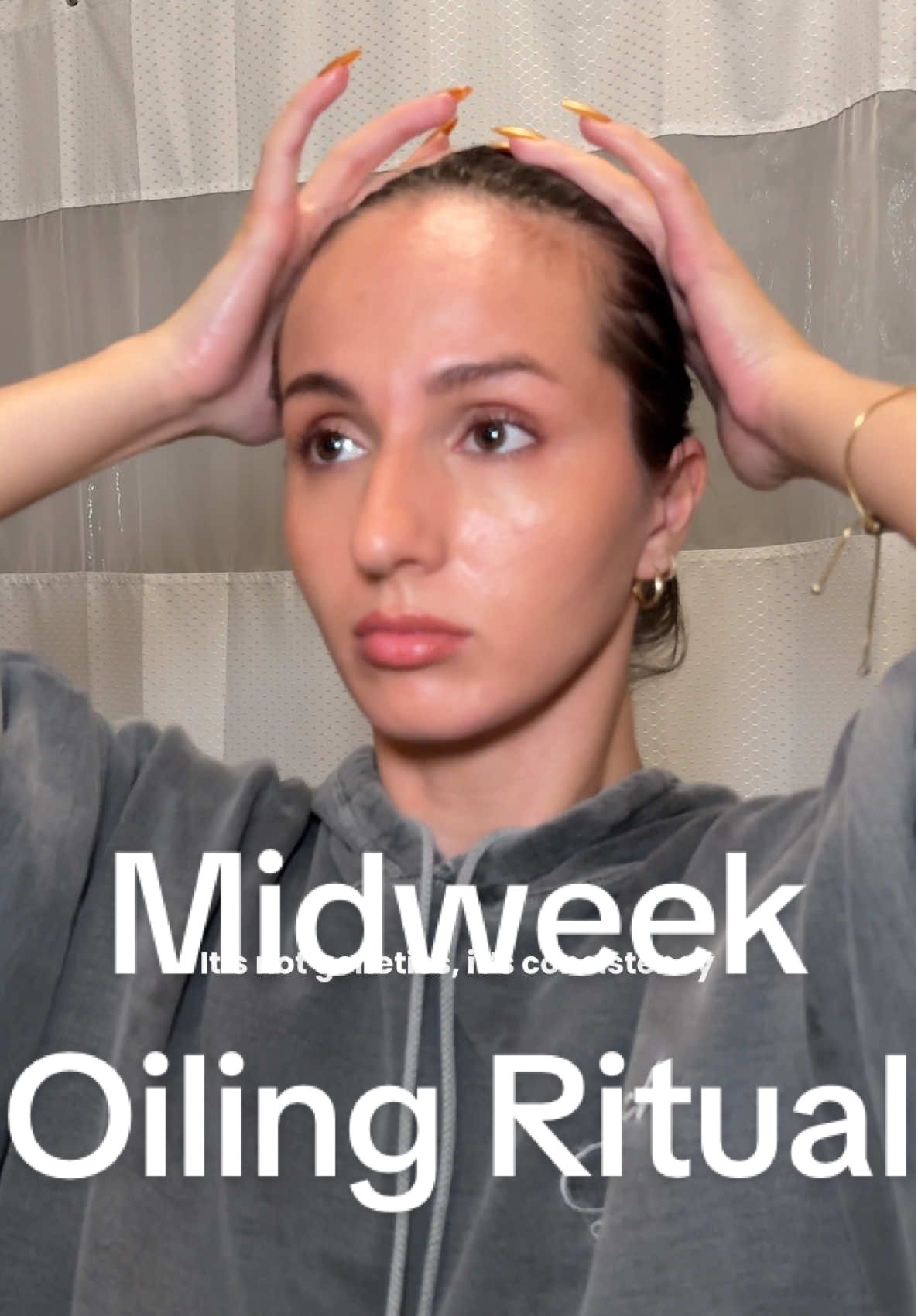 midweek hair oiling and hydrating mask ritual ✨ the fact that the shine in my hair is my actual hair now is so HUGE for me  #hairoiling #haircareroutine #shinyhair 