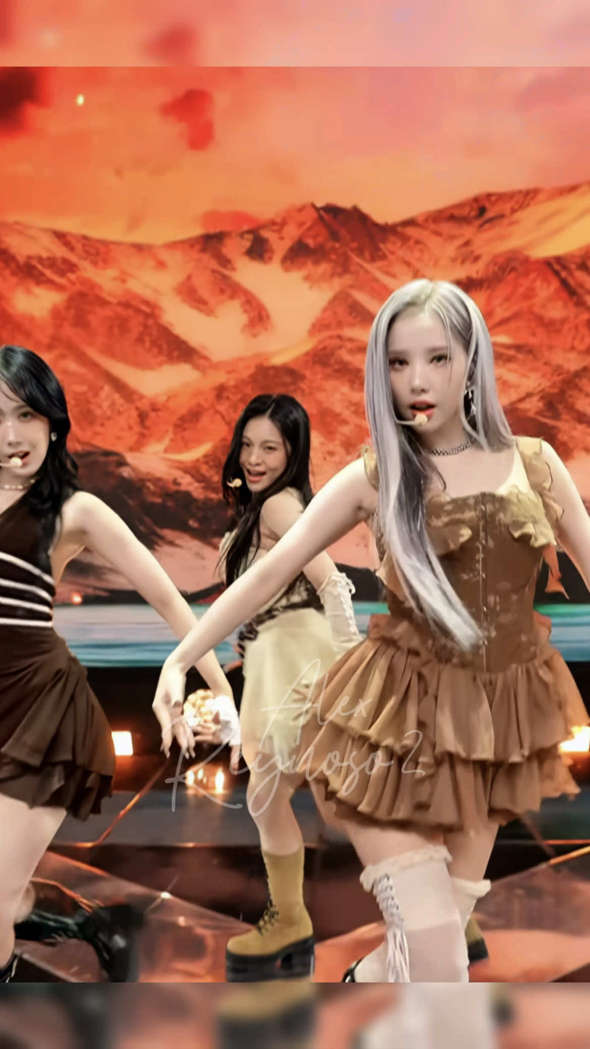 Shhh! 🔥🎶 #VIVIZ #비비지 #SOUTHKOREA #GFRIEND #여자친구 