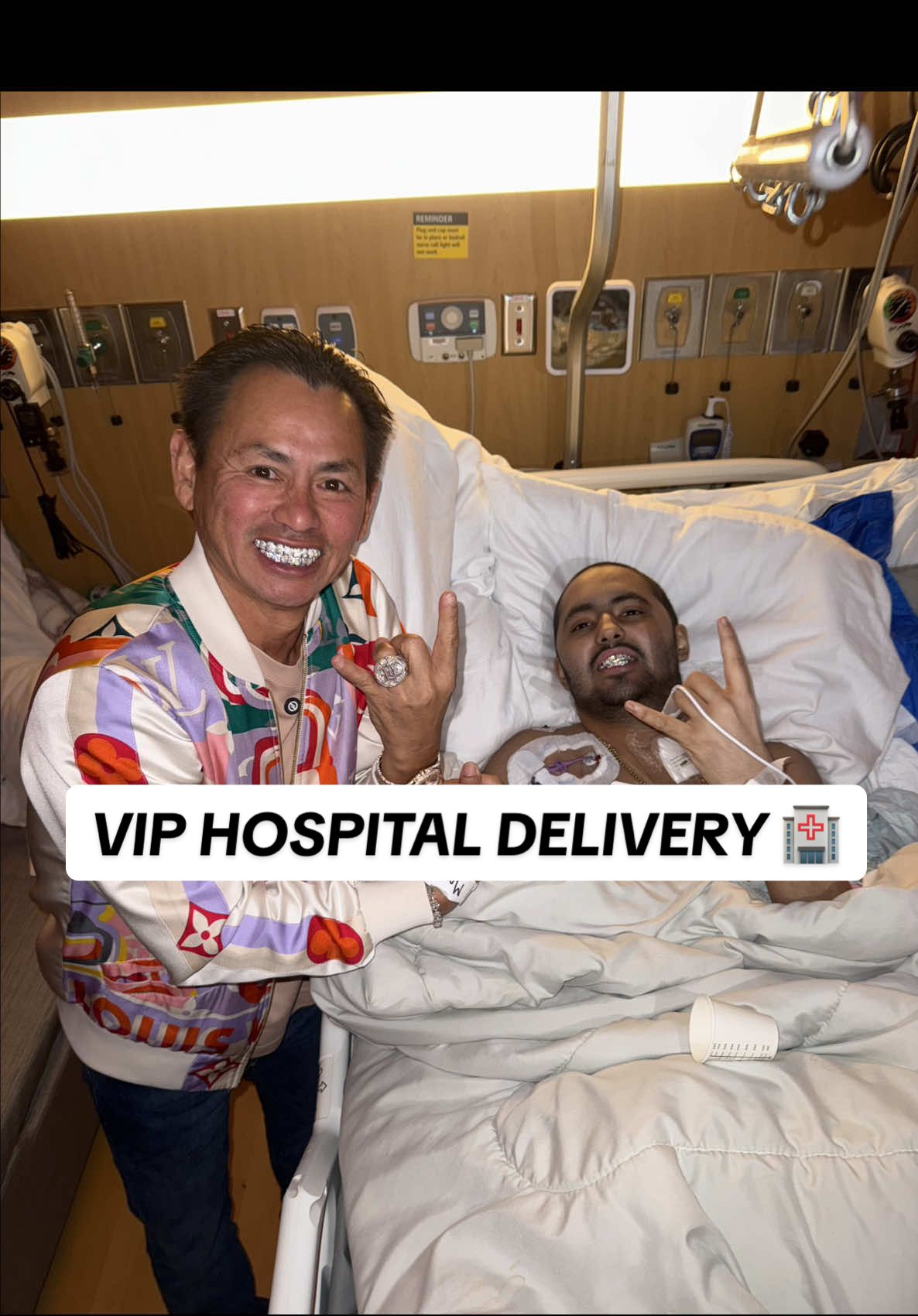 Pulled up to show love and bring some good energy 💎 Wishing my brother Ramon a fast recovery. Stay strong, better days ahead 🙏  #Flawless #JohnnyDang #houston #customgrillz 