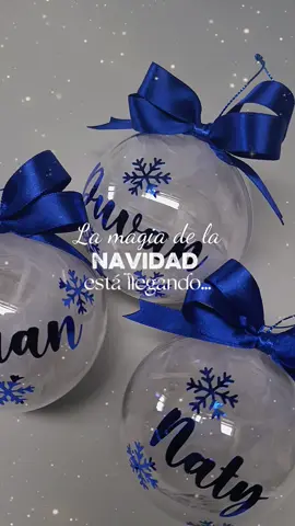 ✨   🎄 ¡Nueva temporada, nueva magia! 🎄 Descubre nuestra nueva referencia de esferas personalizadas, creadas para llenar tu árbol de encanto, estilo y recuerdos únicos. Personalízalas con nombres, frases o diseños especiales y convierte cada adorno en un detalle inolvidable. 🌟 #BolasPersonalizadas 