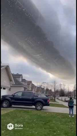 3i/Atlas emerging from the clouds. Should we be afraid??  #3iatlas #aliens #arrival #space #spaceship 