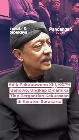 Adik Sri Susuhunan Pakubuwono XIII, Kanjeng Gusti Pangeran Haryo (KGPH) Benowo, mengungkapkan dinamika-dinamika yang selalu terjadi di setiap pergantian kekuasaan di Kasunanan Surakarta Hadiningrat. Menurutnya, dinamika pergantian kekuasaan selalu terjadi di setiap era. Dia mencontohkan saat ayahnya, Sri Susuhunan Pakubuwono XIII diangkat menjadi raja, dinamika juga terjadi. “Walaupun yang bikin ribut ya saudaranya sendiri. Ya kita sih sebenarnya malu dengan warga masyarakat, tapi bagaimana lagi,” ujar Kanjeng Benowo di tengah acara pemakaman PB XIII di Pajimatan Imogiri, Rabu (5/11). “Itu keadaan seperti itu bisa terjadi di zaman dan era manapun,” lanjutnya. Ia juga mengingat pesan yang sering disampaikan sang ayah tentang besarnya risiko menjadi pemimpin kerajaan. “Kalau bukan jatahnya, risikonya sangat besar. Kalau kuat, jalan. Kalau nggak kuat, sakit atau mati,” tegas Kanjeng Benowo. Aset: Video: Pandangan Jogja/Gigih Imanadi, Iqbaltwq, Resti Damayanti Artikel: Pandangan Jogja #pakubuwonoxiii #pbxiii #keratonsolo #imogiri #pandanganjogja 