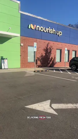 Share this with a friend and invite them to volunteer! 🤝 #foodbank #charlottenc #nourishup 