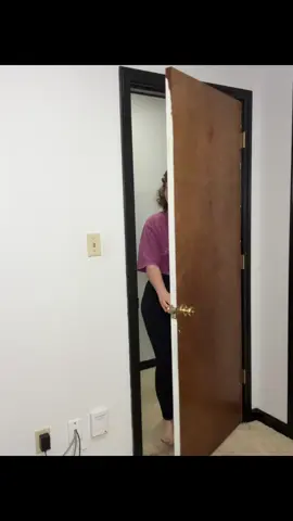 Valla que ofertan, la renta está barata.. 