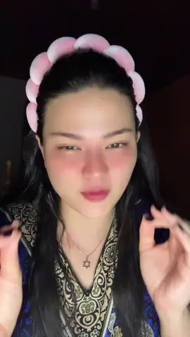 Assim como uma fonte natural não pode ser ao mesmo tempo salgada e doce, uma pessoa não pode ser ao mesmo tempo uma fonte de bençãos e maldição #biblia #leidaatração #paravoce 