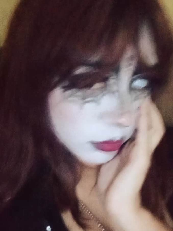Ya no se q subir #cola #maquillaje #gotica #caca #paratiiiiiiiiiiiiiiiiiiiiiiiiiiiiiii 