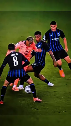 INCROYABLE BUT DE LAMINE YAMAL CONTRE CLUB BRUGGE ⚡🔥 #catalonia #viscabarca🔴🔵 #barcelona #viral #fyp 