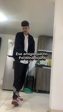 No falta ese amigo que no perdona ni unita😔. #paratii #humor #risas #fyp 