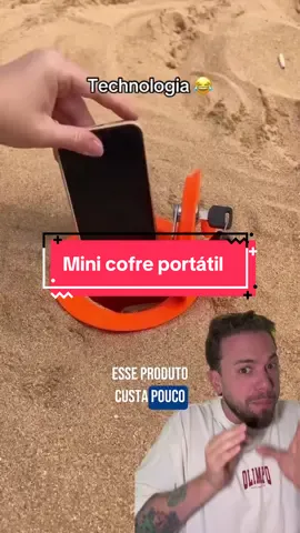Você vai na praia e morre de medo de deixar o celular na areia? Esse produto resolve isso com uma ideia simples: um mini cofre portátil feito pra enterrar na areia. Você coloca o celular, tranca com chave, esconde com a toalha e pronto. Pode curtir o mar sem preocupação. Baixo custo, super útil e perfeito pra vender agora no verão. Quem tiver visão vai comprar pra revender na praia ou até vender online mesmo. Salva esse vídeo e compartilha com quem precisa ganhar uma grana nesse verão! E me segue pra mais ideias como essa todos os dias  #ideiadenegocio #verao2025 #empreendedorismo #vendasonline #tiktokbrasil       