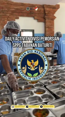 Divisi Pemorsian. Ini dia relawan yang menakar dan memastikan kalian mendapatkan porsi makanan yg cukup  . #makananbergizigratis #sppgtabananbaturiti #sspgtabanan #tabananbali #mbg 