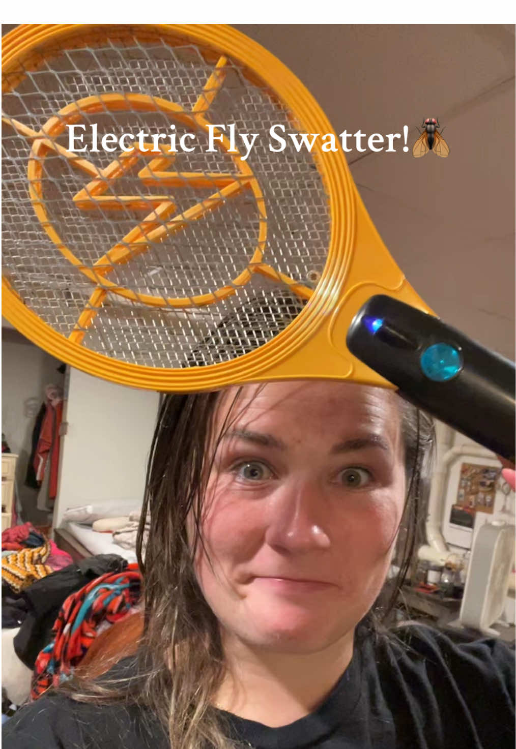 An amazing find! Love this baby so much! I’m always on a hunt with flies and they are always in my apartment. They are so gross!🤮  #flies #electric #fyp #tiktok 