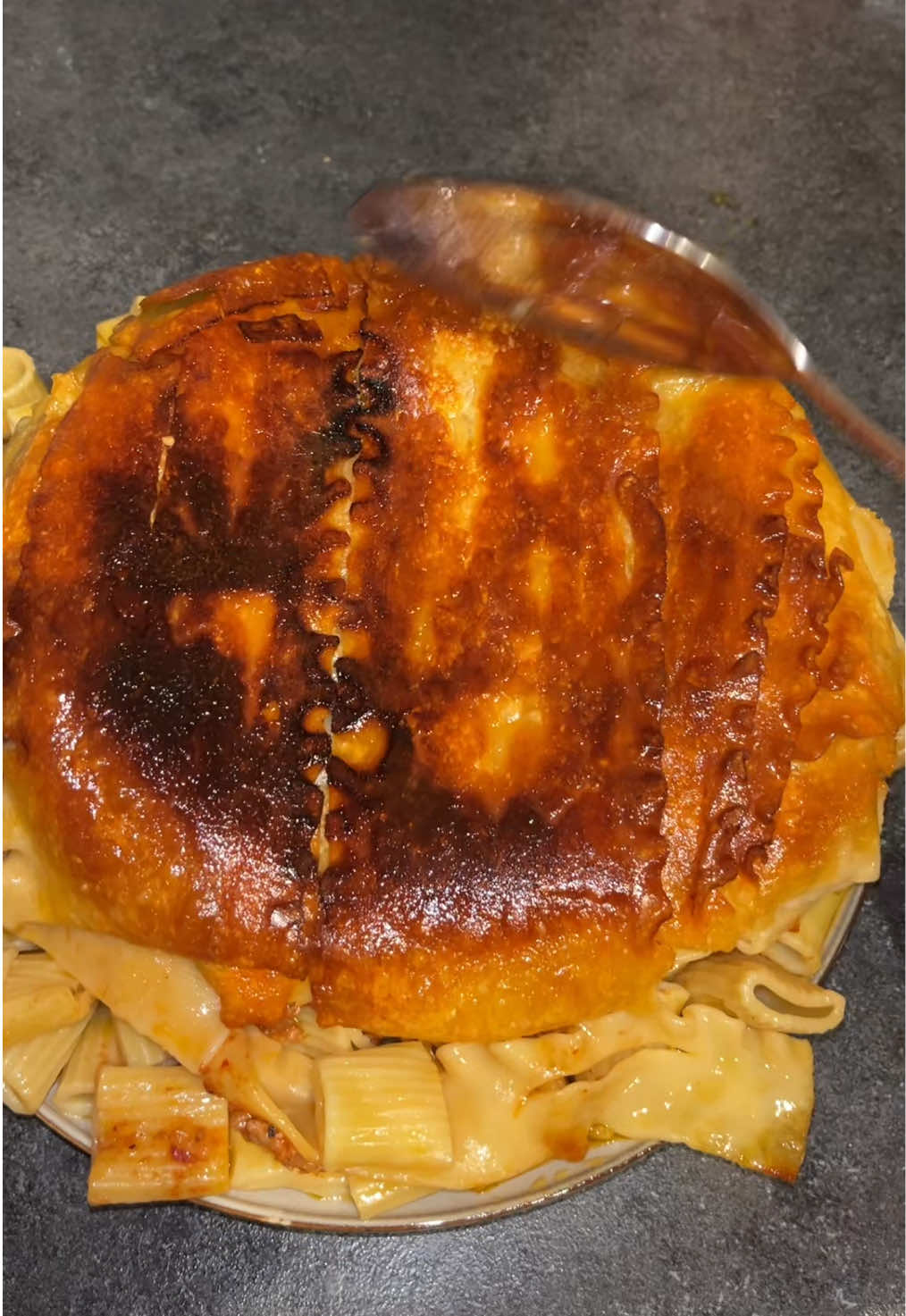 Finally made Persian macaroni and I’m literally obsessed and can’t stop eating the tahdig😩 recipe: @Sayeh Soltani 🙏🏼🩷