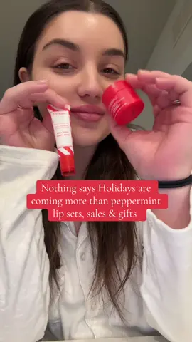 Holiday sets are out and im so excited 🎁🎅🏻💋 @laneige_us #laneige_us #tiktokshopcreatorpicks #tiktokshopblackfriday #christmasgiftideas #lipkits 
