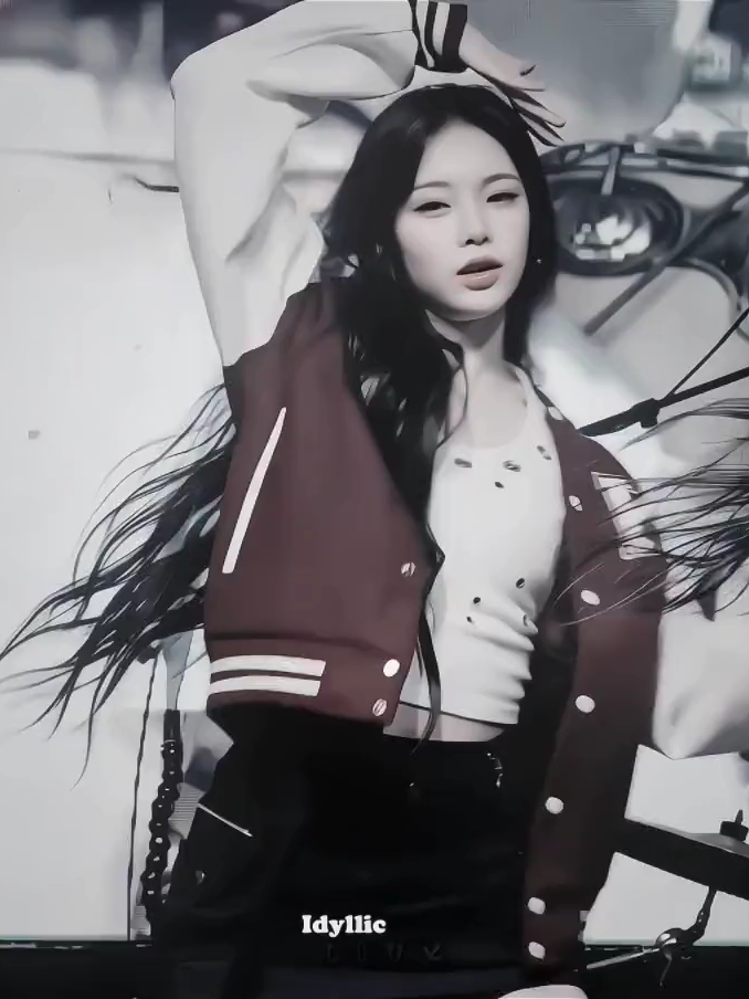 gk heran dia jadi center💃🏻🤸🏻‍♀️ -  #ian #hearts2hearts #louxv #kpopedits #fyp #ot8 #h2hedit #velocity