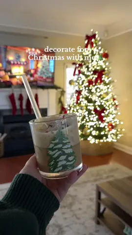 decorate our house for Christmas with me 🎄 #decoratingforchristmas #christmasdecor #christmastree #christmasaesthetic 