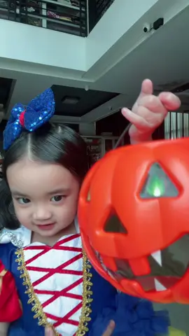 My real life snow white ate @NATNAT 🥰💕#Natnat #rosmar #Nathalierose 