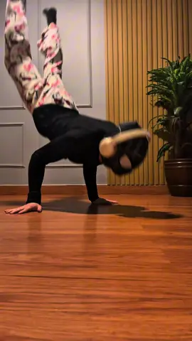 NO BATIDÃO 🕺🤭                          #calisthenics #workoutmotivation #Fitness #pushups 