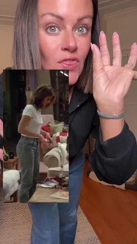 Perfectly cut 90s jeans! Slouchy and more straight leg than wide. Lots of stretch and I would size down. I'm 5'3 with a 25