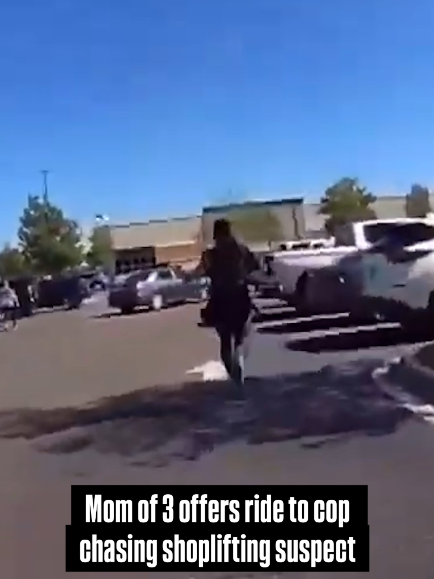 A police officer chasing a shoplifting suspect got unexpected help from a good Samaritan — a mother of three taking a break from shopping. When the suspect jumped into a getaway car, the mother offered the cop a ride in her passenger seat, and together, they caught both the suspect and the getaway driver. Inside Edition spoke with Lesli Smith and Sgt. Jeffrey Kahrs after she was honored by police in Slidell, Louisiana. #Louisiana