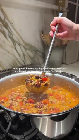 yes i googled who invented daylight savings, we have Georgie to blame #fallvibes #daylightsavings #nightroutine 