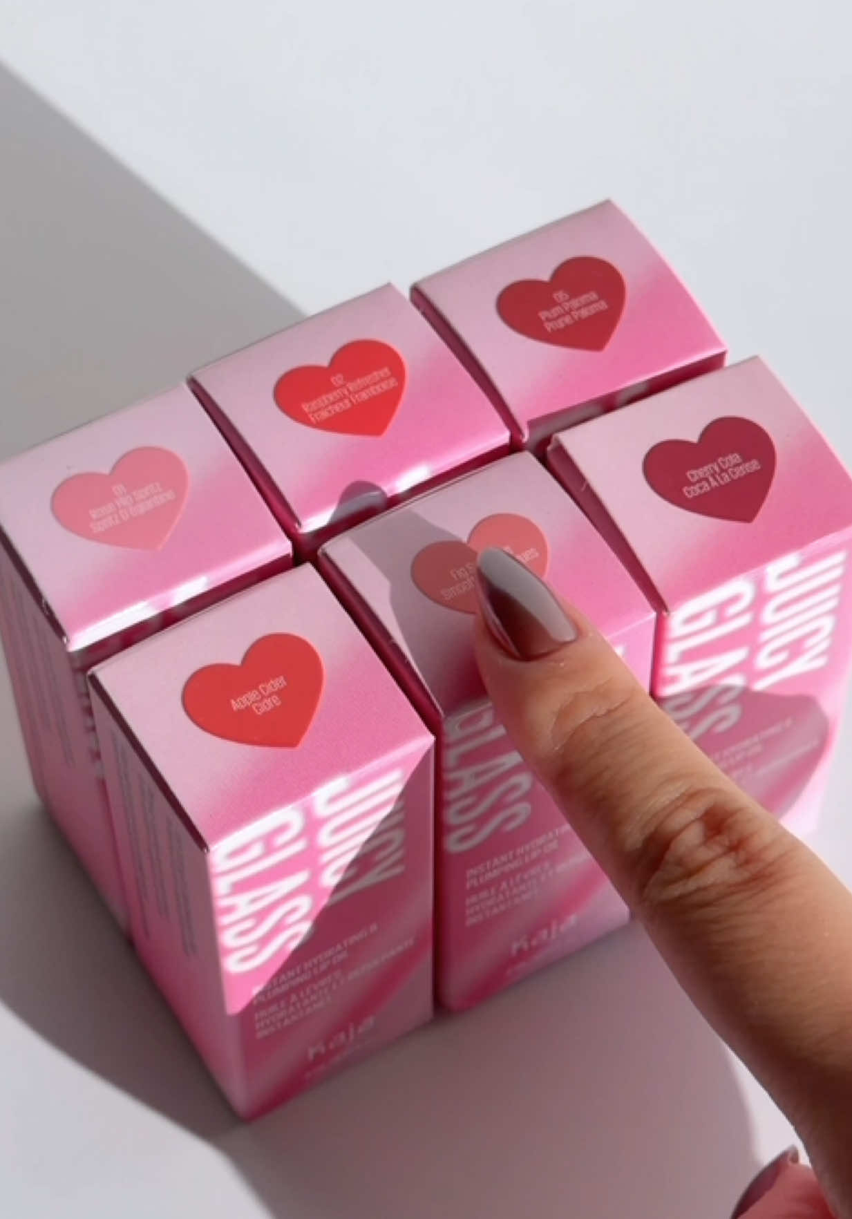 The Sephora Savings Event called and left a message saying that your lips deserve a lil’ juicy pout 📞💋 Get up to 20% off all Kaja Beauty goodies online when you use the code EVERYTHING at checkout 📲! 💖 Rouge: 20% off 10/31–11/10⁠ 💝 VIB: 15% off 11/4–11/10⁠ 💗 Insider: 10% off 11/4–11/10⁠