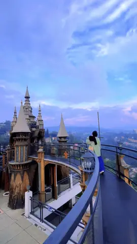 Ga perlu jauh2 keluar negri, disini udah berasa kayak di luar negri #mercusuarcafe #bandung 