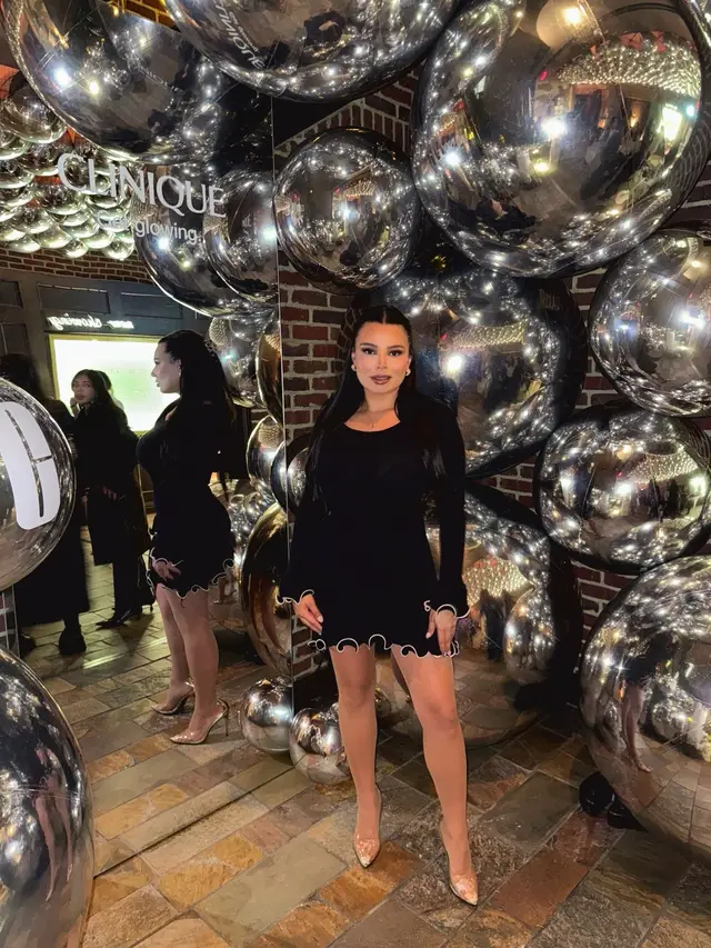 #littleblackdress #holidayfashion #holidayparty #winterfashion #lbd 