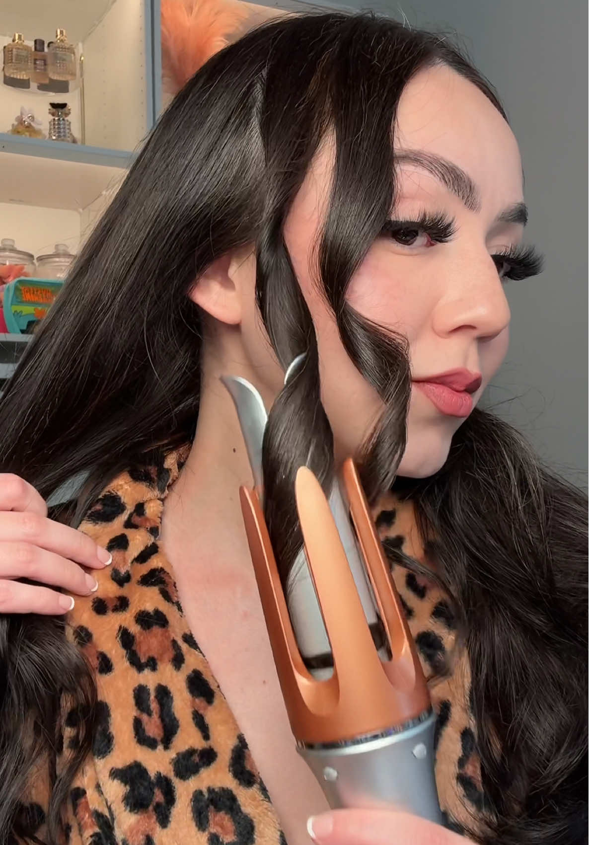 Rizos definidos, rápidos y sin complicaciones 💕 Así funciona la rizadora eléctrica de @SHEGLAM , ideal para quienes no tienen tiempo pero aman el cabello con estilo ✨ Y si aún no sabes qué regalar en Navidad… ¡aquí tienes la idea perfecta! 🎁 @SHEGLAM HAIR US  #S#SHEGLAMS#SHEGLAMHAIRS#SHEGLAMItCurlTikTokShopBlackFriday