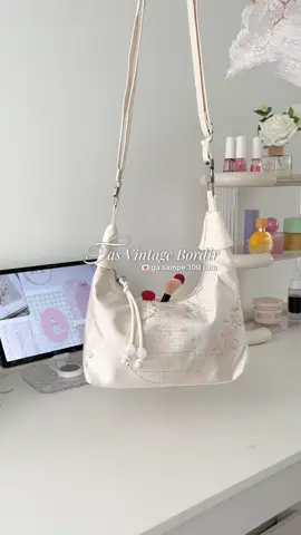 pov : musim kondangan dan jadi bridesmaid — pas banget lewat tas ini! Elegan dan affordable banget 💗 #whatsinmybag #whatsinmypurse #packmybag #rainsmore #vanillagirlaesthetic 