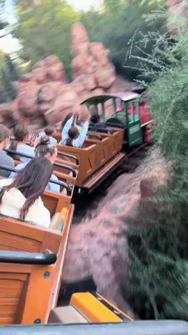 The water is BACK at BIG THUNDER MOUNTAIN!!! #disneyland #bigthundermountain #disneynews #disneyrides #disneyday 