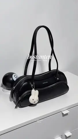 might be my new fave go-to bag! 📓🖤 #shoulderbag #everydaybag #bostanten @Bostanten PH 
