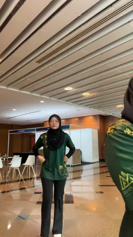 outfit today with makerz rentak 🤟🏻 @MAKERZ STORE @Komuniti Makerz 