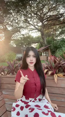 မြင့်မြင့်ဆိုတာဘယ်သူလည်းဟေ့