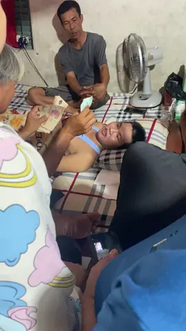 Bệnh viện trã về hồi hôm rút ống thở đi rồi giờ tỉnh lại chuyện không tin luôn á