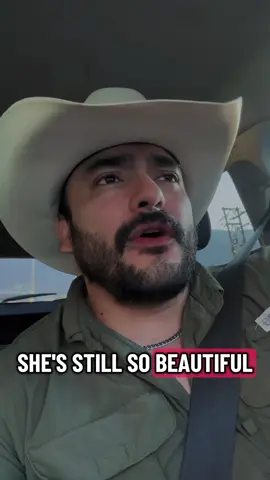 Belleza de Cantina versión  #Country en Inglés (“Barroom Beauty”) 🤠#loscardenalesdenuevoleon #countrymusic #norteño #viral 