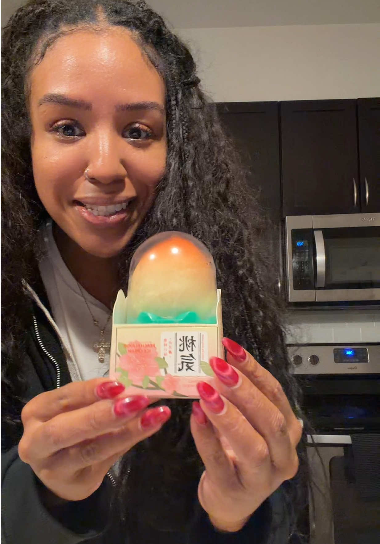 I tried the #viral white peach ice cream and OMG! Thankful for H Mart… has anyone else tried these? #foodtiktok #foryourpage 