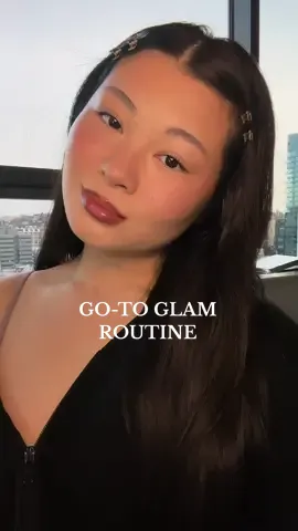 grab some 🍿 for this one ~ an in-depth step by step tutorial on my long-lasting, blurred natural glam routine! this is perfect for sensitive, acne-prone, combo skin ~ products used in order: @Bubble Skincare - consmic silk milky toner and slam dunk moisturizer  @Rare Beauty - brow harmony flexible hold brow gel and brow harmony precision eyebrow pencil @e.l.f. Cosmetics - camo liquid contour in “fair” @caliray beauty - free dreaming blurring skin tint  @Estée Lauder - double-wear long wear concealer  @Hourglass Cosmetics -  vanish airbrush concealer @about-face beauty - beach freak bronzer in “beach goth” @rhode skin - pocket blush in “toasted teddy” @Tower 28 Beauty - serum concealer in “bu” @Charlotte Tilbury - airbrush flawless setting powder @Pat McGrath Labs - blurring under eye setting powder @Huda Beauty - easy bake loose powder in “cherry blossom”  @Rom&nd US @롬앤 romand - better than ceek powder blush in “n02” @Anastasia Beverly Hills - smooth blur bronzer in “sunkissed dreams” @NARS Cosmetics - powder blush in “sex appeal” @Haus Labs - color fuse powder blush in “watermelon bliss” @makeupforever @MakeUpForEverUSA - artist color pencil in “endless cacao” @DanessaMyricksBeauty - liquid blurring balm setting spray @milkmakeup - hydrogrip setting spray @SACHEU Beauty US - peel off lip liner stayn in “clover” @EADEM - le chou chou lip softening balm in “guava fresca” • • • • • #makeup #sephorasale #makeuptutorial #naturalglam #BeautyTok 