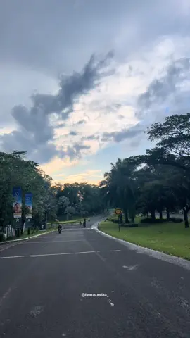 selamat pagi dunia,, ig : @borusundaa_ #vibesbogor #kotahujan #ceritadibogor #pagiygcerah #november 