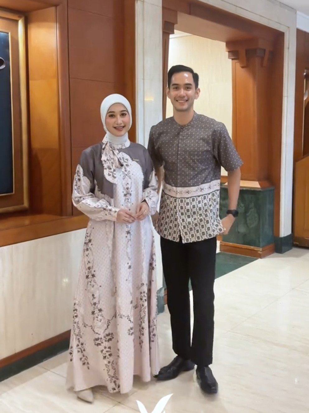 #larasmayafamily #ventedaily #seragamkeluarga #gamiskondangan #sarimbitlebaran 