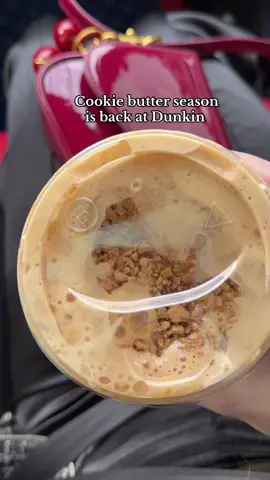 Cookie butter season is back and the new @Dunkin' cookie butter cloud latte is 10/10 #dunkindonuts #cookiebutter #dunkin #cloudlatte #dunkindrinks 