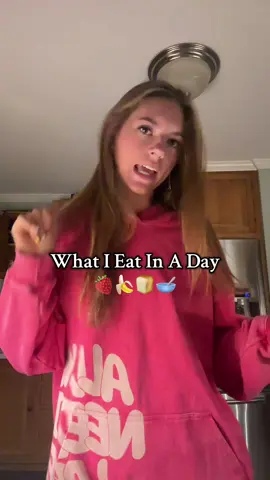 i’m ready for christmas @Bloom Nutrition @fitbutters @OIKOS @Catalina Crunch @Micro Ingredients @PEScience #wieiad #whatieatinaday #yogurtbowl #foryou #GymTok 