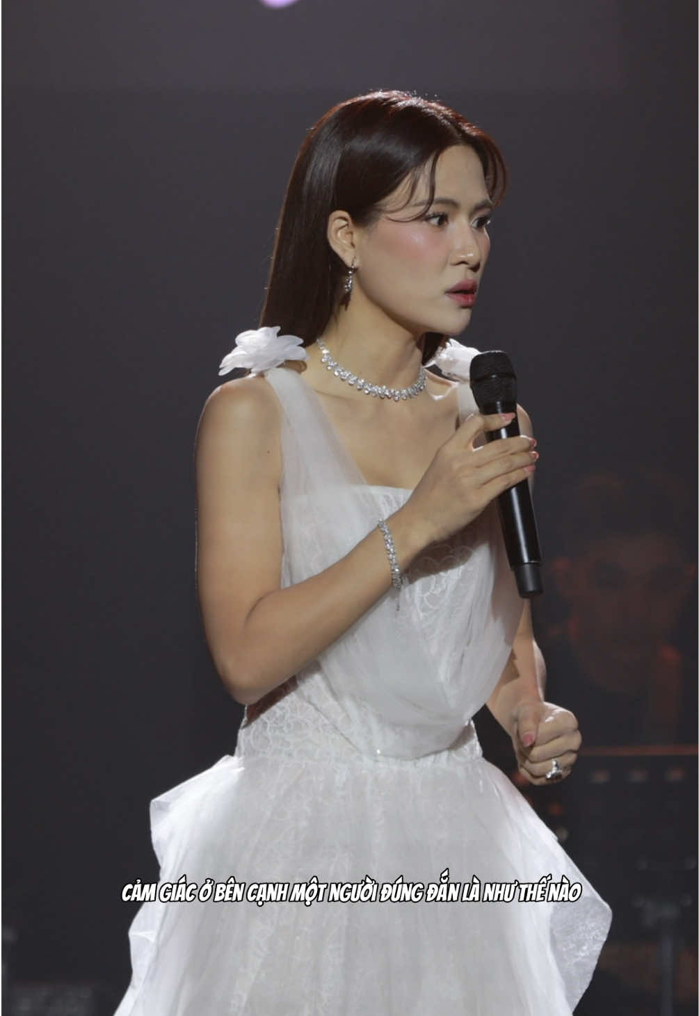 Cảm giác ở bên cạnh một người đúng đắn là như thế nào? #HaNhi #SHEinSHINE 